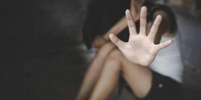 Padrasto é preso no trabalho após ser acusado de estuprar a enteada de 13 anos