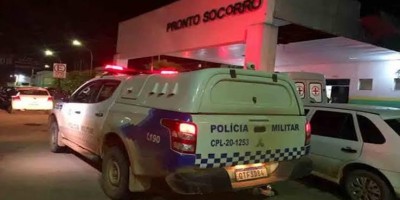 Mulher toma faca do marido e o esfaqueia para escapar de agressão