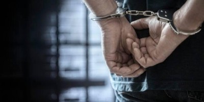 Filho é preso por agredir e ameaçar matar os pais a facadas por causa de drogas