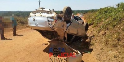 Colisão entre carros resulta em capotamento na área rural de Vilhena