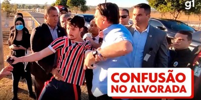 Bolsonaro é xingado e provocado por youtuber e acaba se envolvendo em confusão em...