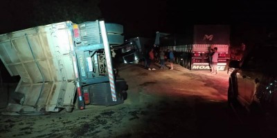 PRF informa que BR-364 foi liberada parcialmente após interdição total por causa de...