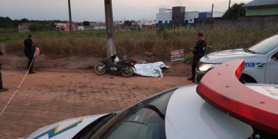 Jovem é morta com várias facadas pelo ex marido na frente do filho de três anos em...