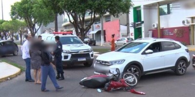 Idosa fica ferida em acidente de trânsito no Centro de Cacoal