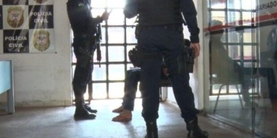 Jovem é preso após agredir mãe, irmãos e danificar carro de vizinho em Cacoal