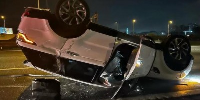 Paula Fernandes capota carro em SP 