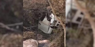 Carreta cai de ribanceira, mata casal e filha de 3 anos 