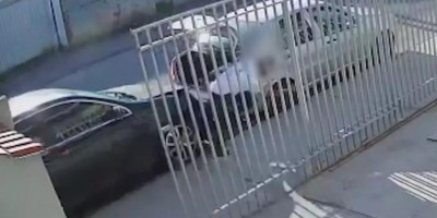 Jovem escapa por muito pouco de ser atropelado; veja o vídeo