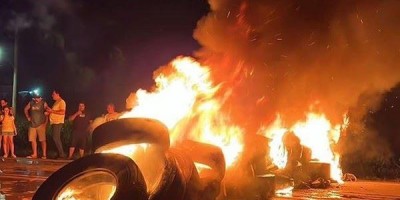 Apoiadores de Bolsonaro fecham BR-163 em MT