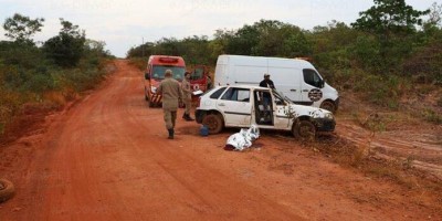 Carro perde roda, capota e menino de 13 anos morre no MT