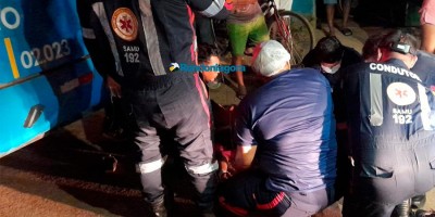 Homem tem perna dilacerada após ser atropelado por ônibus