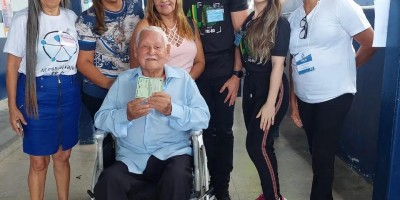 Idoso de 101 anos faz questão de exercer cidadania e vota em Cacoal