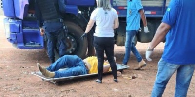 ROLIM DE MOURA: Homem é encontrado morto dentro de caminhão  