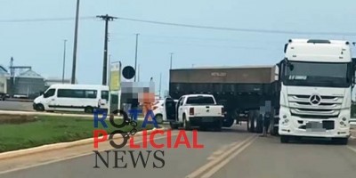 Trator derruba fiação e carreta colide em carro em Vilhena; veja o vídeo