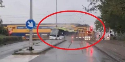 VÍDEO: Ônibus se parte ao meio ao ser atingido por trem