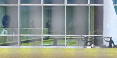 Após discurso, Bolsonaro vai à sede do Supremo; Em nota, STF considerou importante...