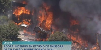 Incêndio destrói cenário da novela 'Todas as Flores' da TV Globo; vídeos