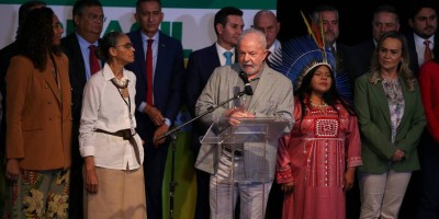 Lula divulga nomes de seus 37 ministros