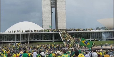 Acompanhe ao vivo: Bolsonaristas radicais invadem e depredram Congresso Nacional,...