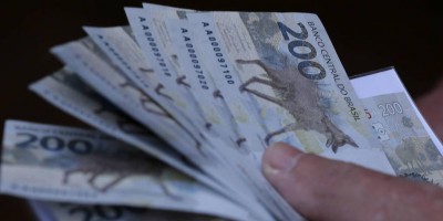 Ala econômica de Lula recua e deve manter salário mínimo em R$ 1.302