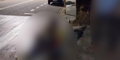 Homens quase morrem esmagados enquanto mantinham relação sexual debaixo de caminhão no...
