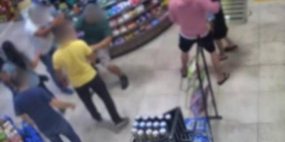 Populares espancam homem que agrediu a ex em conveniência