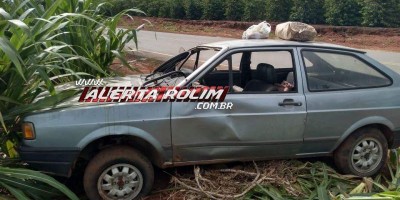 Veículo capota às margens da RO-010 em Rolim de Moura