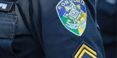 Cabo da PM é acusado de segurar esposa para amante bater