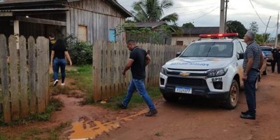 Mulher é morta com tiro na cabeça dentro de residência