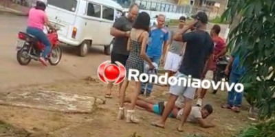 População espanca acusado de roubar adolescente em praça