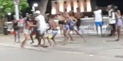 Atualizada: Discussão em comércio acaba com amigos mortos a tiros