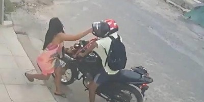 Mulher entra em luta corporal com bandido e evita assalto