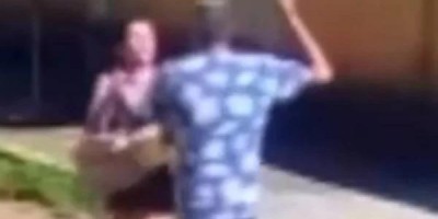 Homem é preso após matar mulher a facadas no meio da rua; vídeo