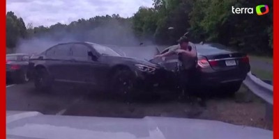 Policial escapa por pouco de batida entre carros; vídeo