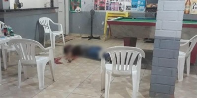 Homem é morto a tiros em bar de Ji-Paraná