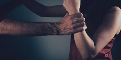 Homem invade residência, agride e abusa da ex-esposa