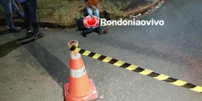 Motociclista vai parar em bueiro após grave acidente