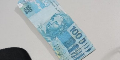 Adolescente é detido com várias notas de R$ 100 falsas