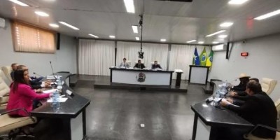 Polêmica: Câmara de Rolim de Moura aprova, em 1º turno, o direito de cada parlamentar...