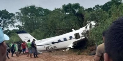 Avião cai no Amazonas e deixa 14 mortos; vídeos