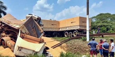 Atualizada: Grave acidente entre duas carretas registrado na BR-364 em Cacoal deixa um...