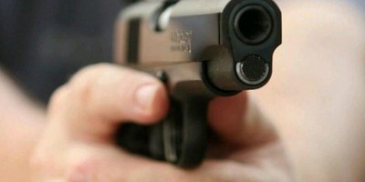 Bebê de 1 mês morre baleado no colo do pai no MT