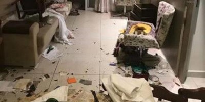 Mulher chega quebrando tudo na casa do namorado por ciúmes