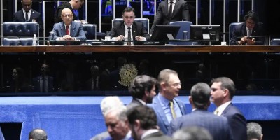 Senado aprova PEC que limita decisões do STF