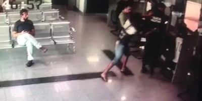 PM é atacado a facadas dentro de delegacia; vídeo