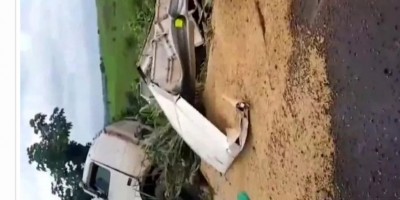 Motorista fica ferido após carreta tombar na BR-435, em RO; vídeo 