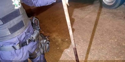 Idoso é atacado com paulada na cabeça pelo vizinho