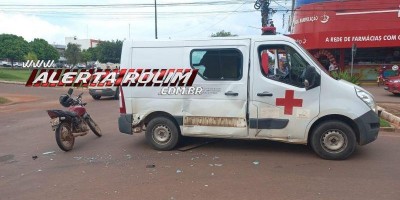 Moto colide em ambulância no centro de Rolim de Moura