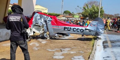 Ao cair, avião atinge van e moto no Piauí e deixa 2 feridos