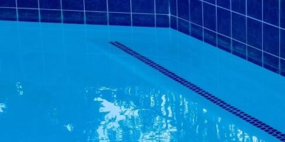 Criança de cinco anos morre após se afogar em piscina em RO